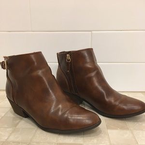 Dr. Scholl’s brown ankle boots. Size 9